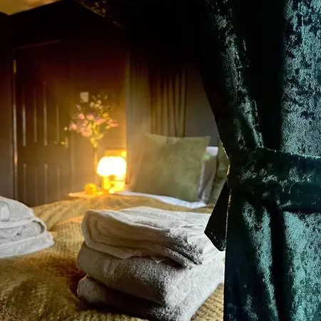 Hotel The Wizards House - Discounts For Long York