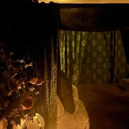 The Wizards House - Discounts For Long Hotel