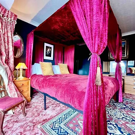 Hotel The Wizards House - Discounts For Long 3*