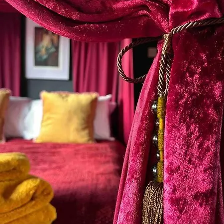 The Wizards House - Discounts For Long Hotell