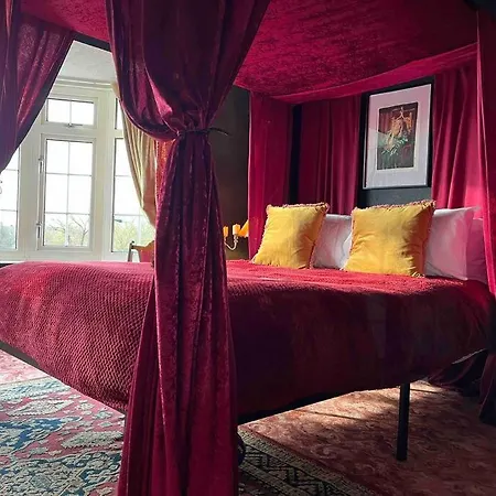 The Wizards House - Discounts For Long Hotell 3*
